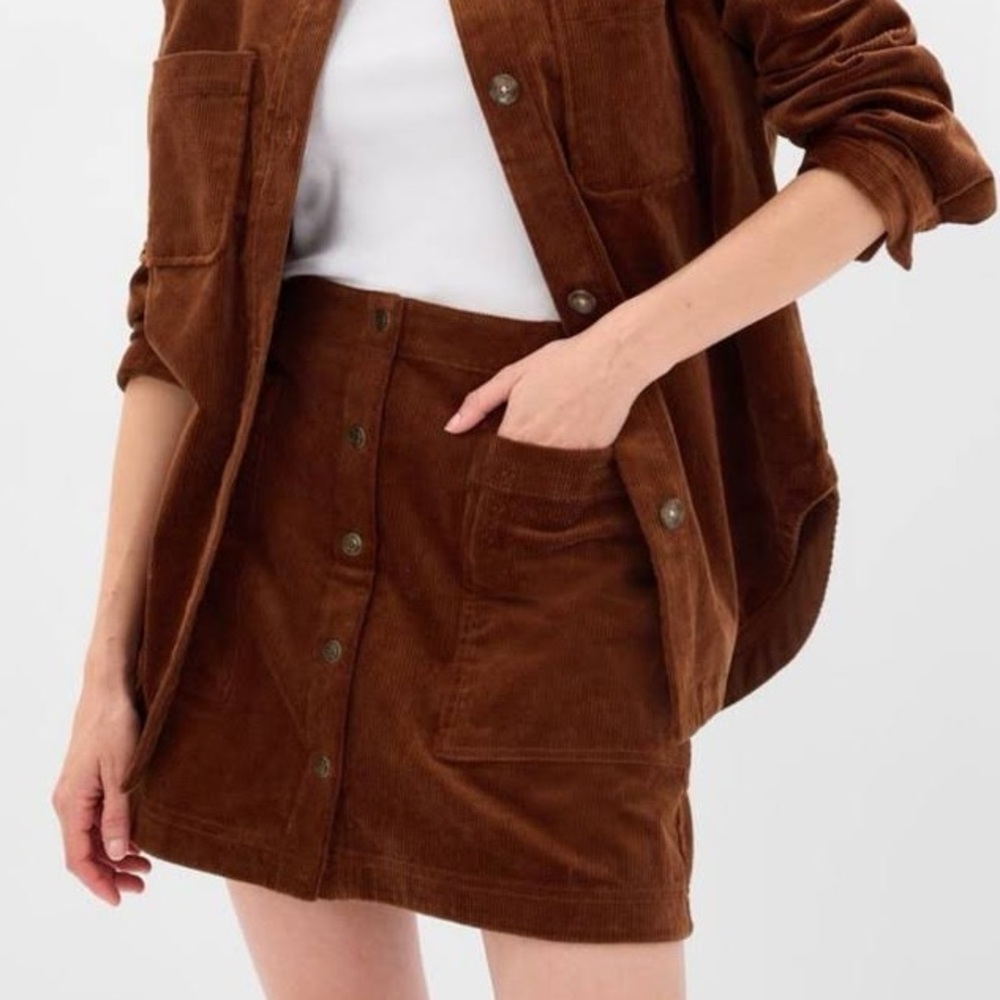 GAP - Snap front corduroy mini skirt